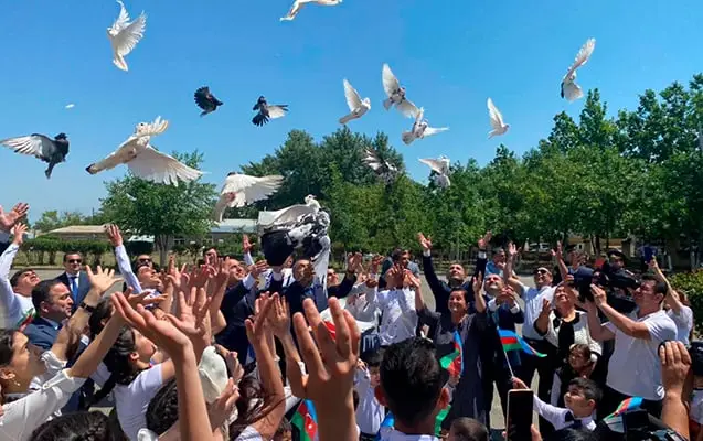 Emin Əmrullayev Hacıqabulda “Son zəng” tədbirində iştirak edib