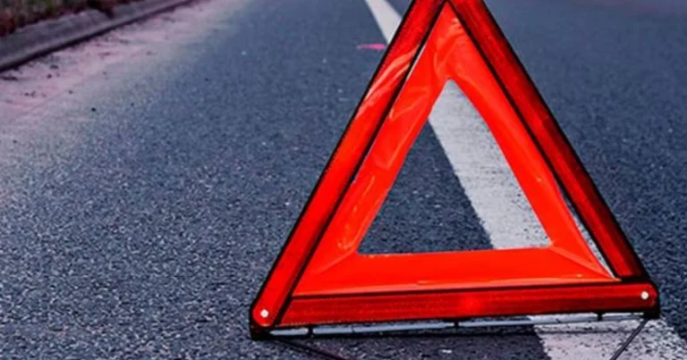 Lökbatanda avtomobillər toqquşub, 2 nəfər ölüb