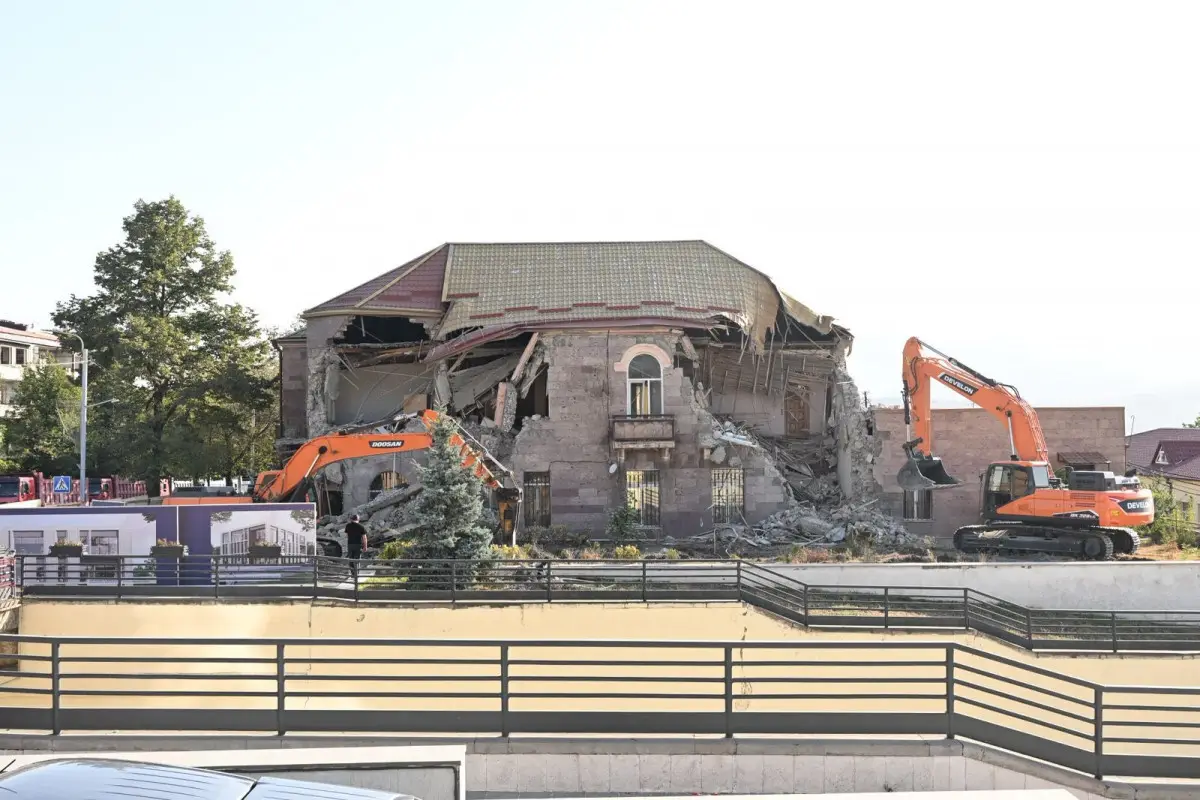 Xankəndidə qondarma rejimin "XİN" binası sökülür, yerində Regional Memarlıq və Şəhərsalma Baş İdarəsi olacaq