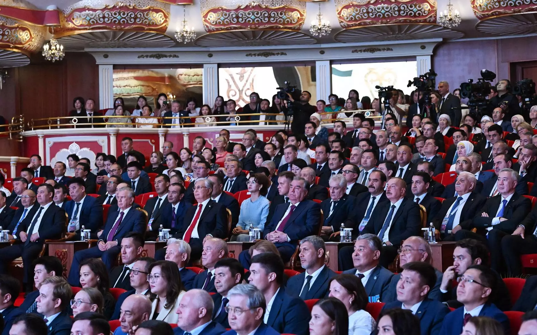 Prezident “Вечер дружбы” adlı qala konsertdə iştirak edib