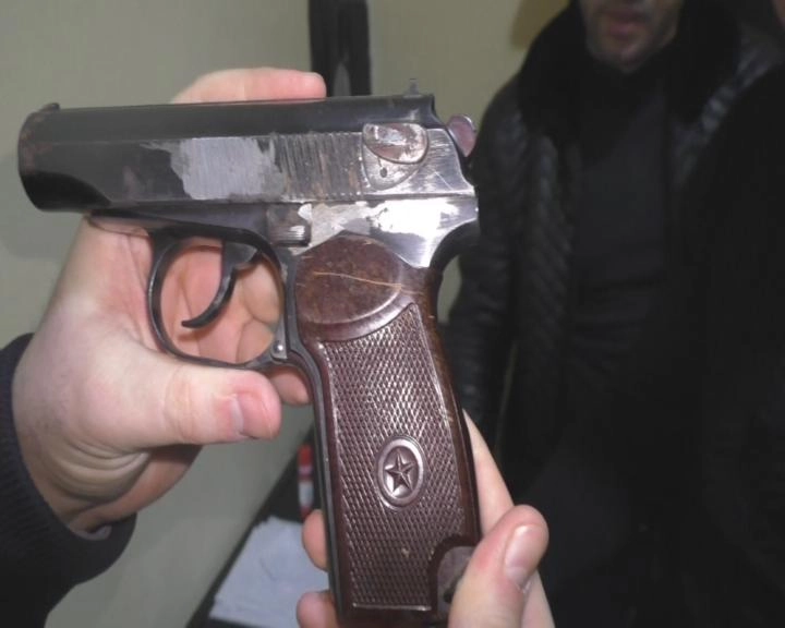 Üzərində tapança gəzdirən şəxs saxlanıldı