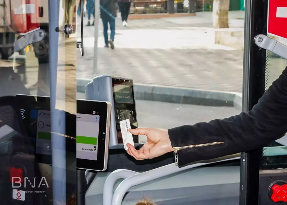 Naxçıvan şəhərində bütün avtobuslarda nağdsız ödənişlərə keçiləcək