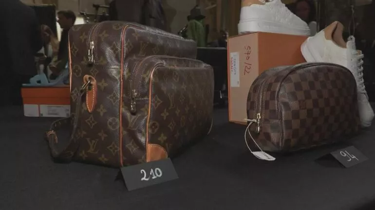 Narkotik qaçaqmalçılarının dəbdəbəli əşyaları Fransada hərracda satılıb
