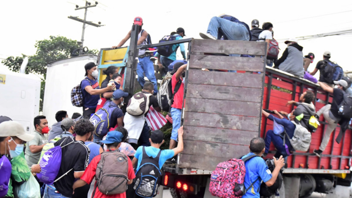"Nəzarətsiz miqrant axını ABŞ-ni üçüncü dünya ölkəsinə çevirir"