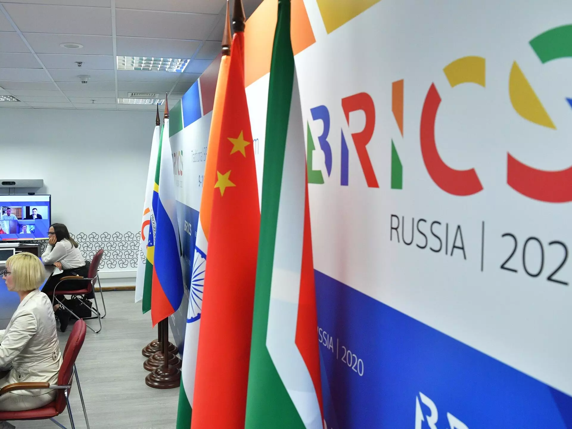 “Bir çox ölkələr BRİKS-ə çoxqütblülüyün prototipi kimi baxır” - Kreml