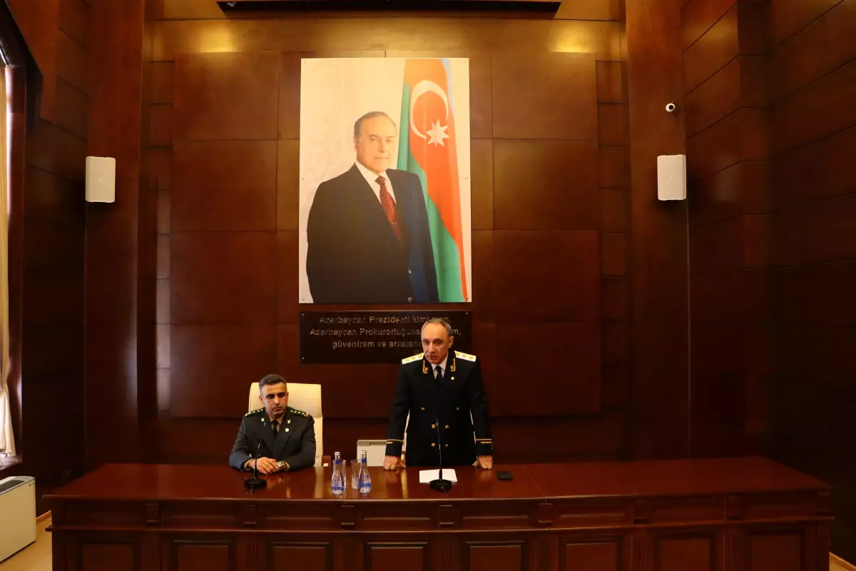 Baş prokuror Kamran Əliyev Bəhruz Əhmədovu Hərbi Prokurorluğun kollektivinə təqdim edib