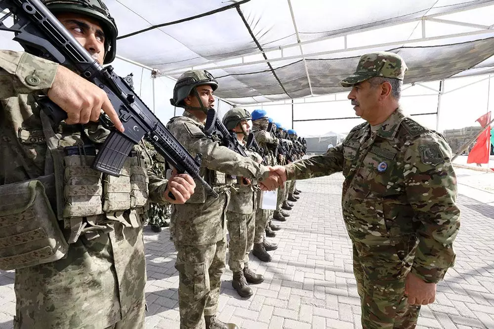 Azərbaycan-Türkiyə birgə taktiki təlimində iştirak edən bir qrup hərbçi mükafatlandırılıb