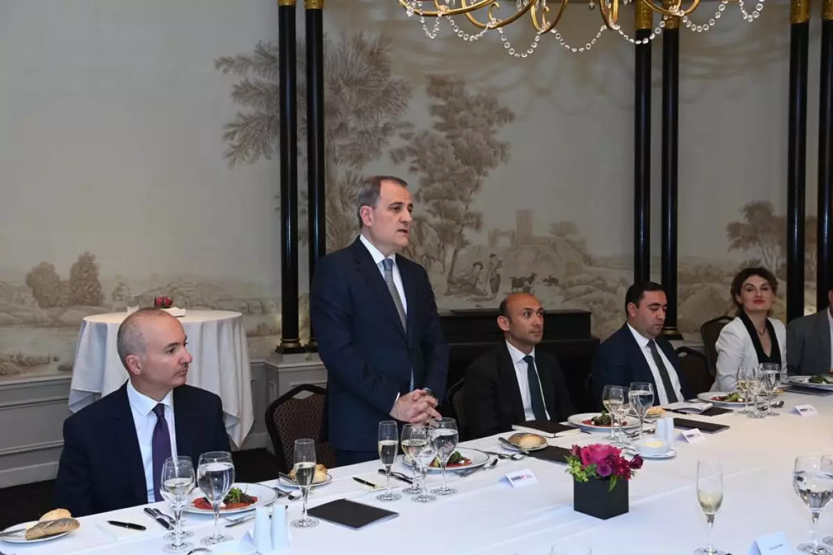 Ceyhun Bayramov Avstriyada dəyirmi masada iştirak edib