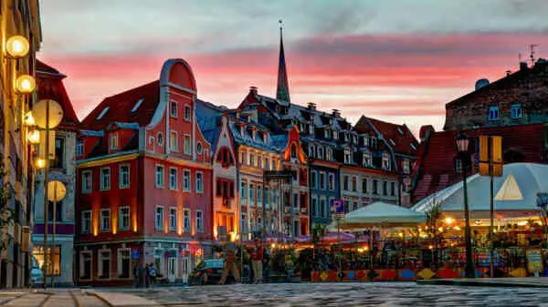 Latviya Rusiya vətəndaşlarına viza verilməsini dayandırıb