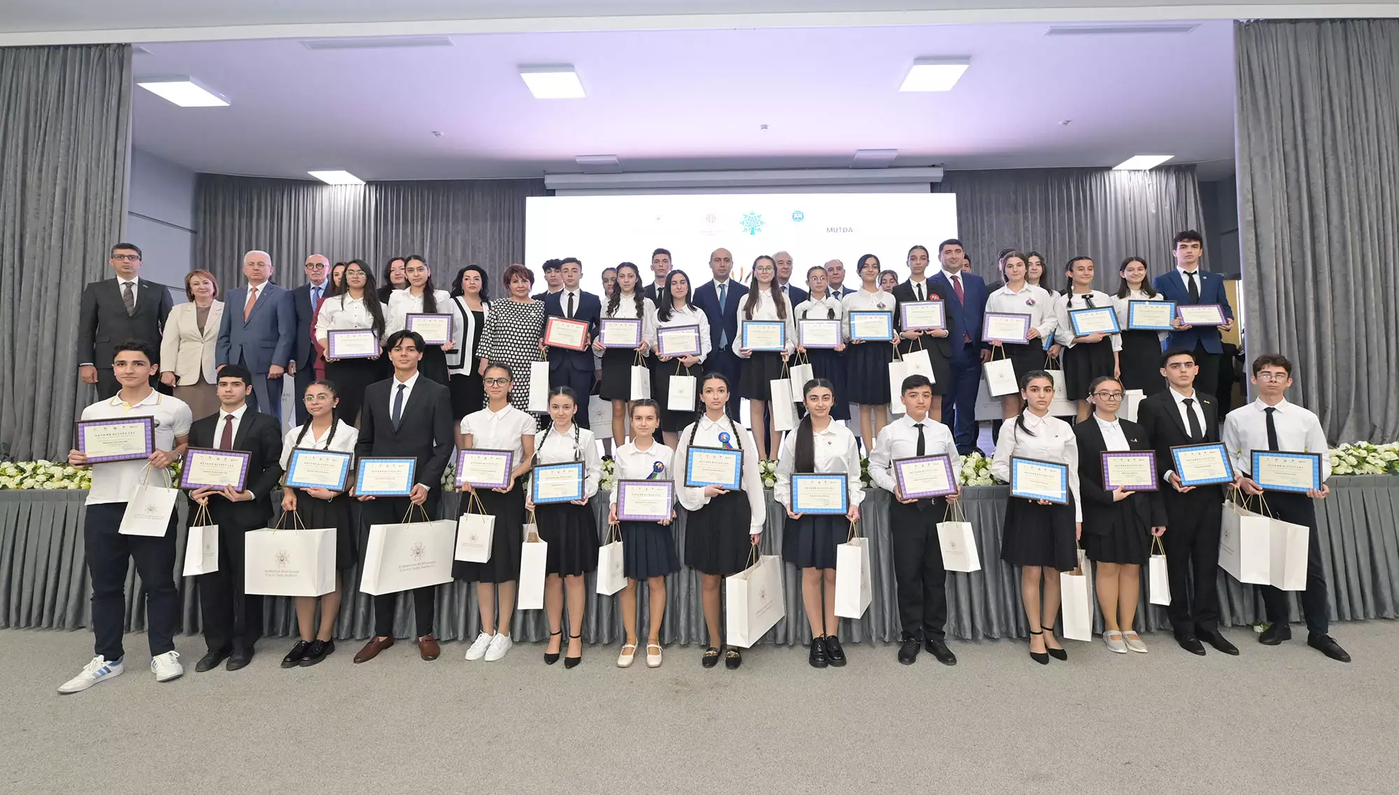 "Ən yaxşı təqdimat" müsabiqəsinin qalibləri mükafatlandırılıblar