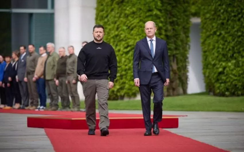 Zelenski Ukraynanın əks-hücum üçün kifayət qədər silaha malik olub-olmamasından danışıb