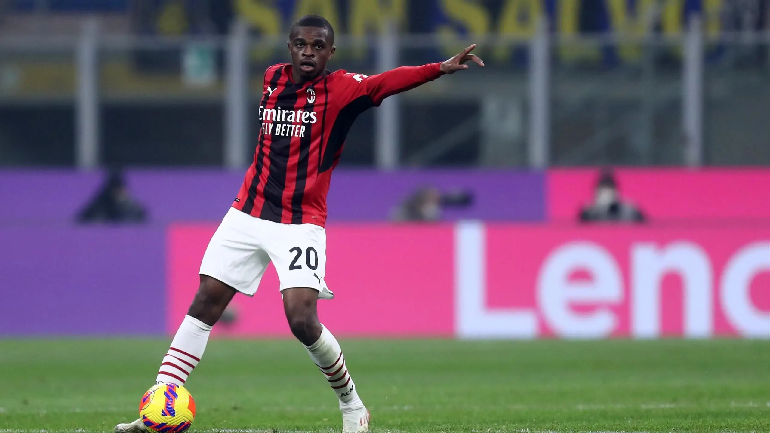 "Yuventus" "Milan"ın müdafiəçisini alıb