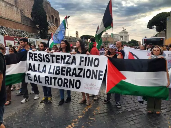 İtaliyada "Qəzzaya 50 min kəfən" nümayişi keçirildi