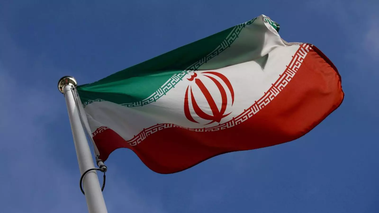 İranda parlament binası qarşısında silahlı hücum olub