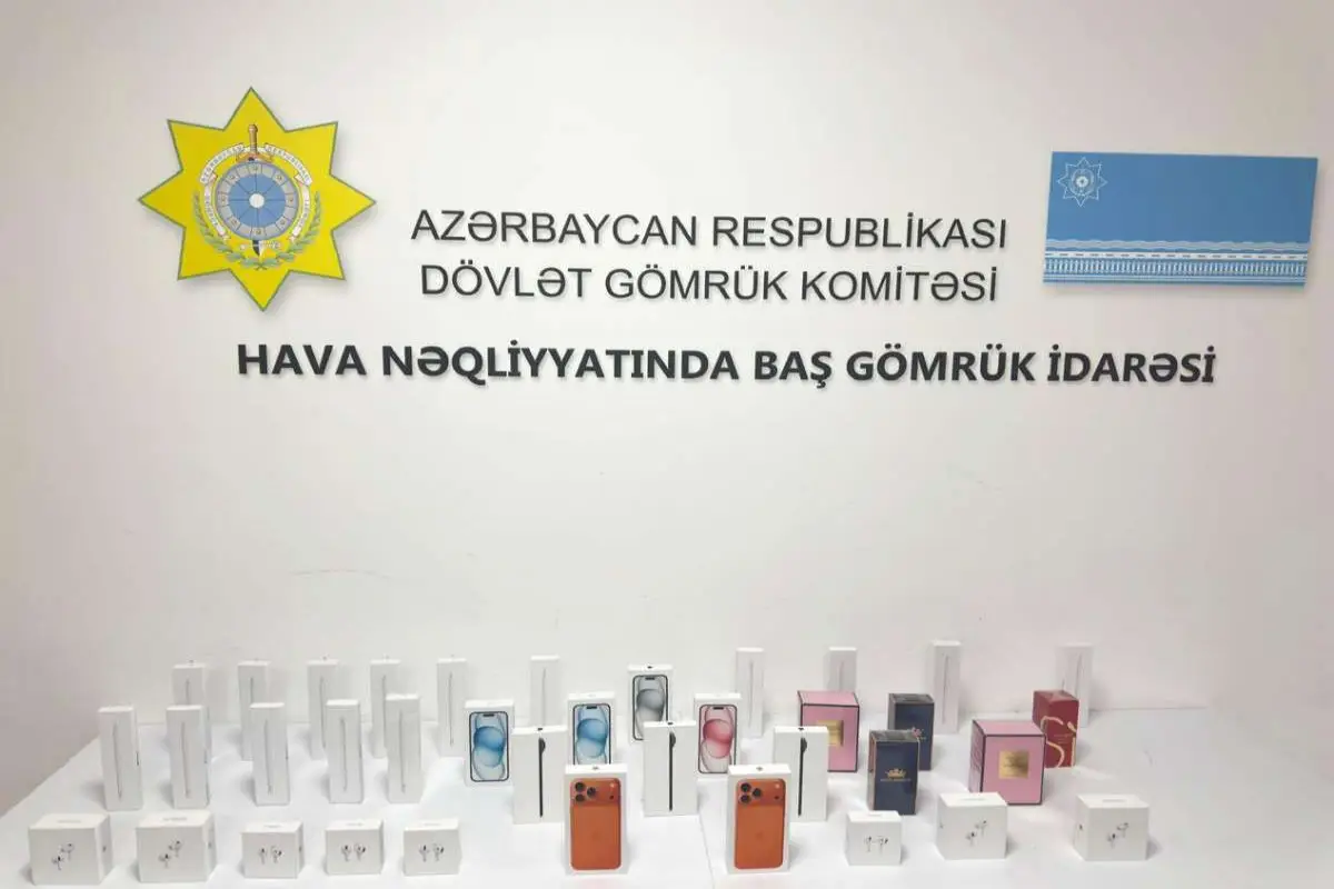 Gömrükdə mobil telefonları sərnişinlərə paylayaraq ölkəyə keçirməyə cəhd aşkarlanıb