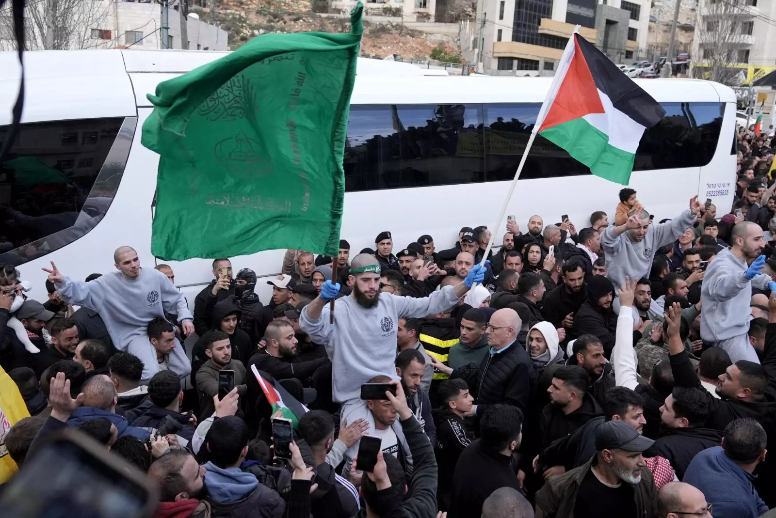 Fələstinli məhbuslar Ramallahda coşğu ilə qarşılandı