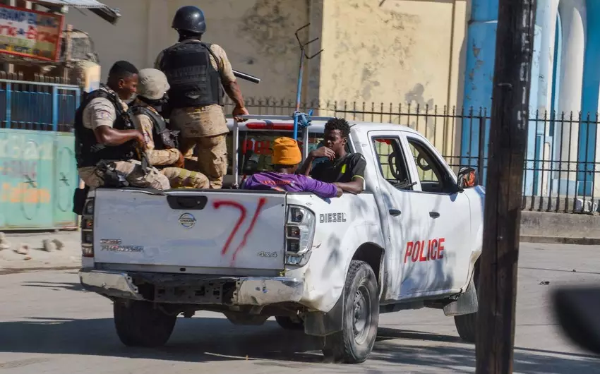 Haitinin paytaxtında fövqəladə vəziyyət və komendant saatı tətbiq edilib