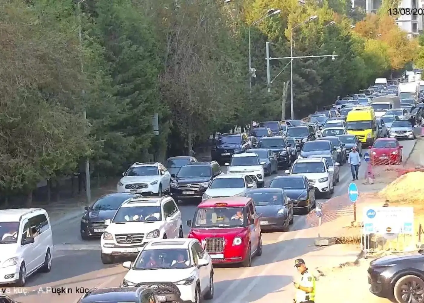 Bakının bir sıra yollarında tıxac yaranıb