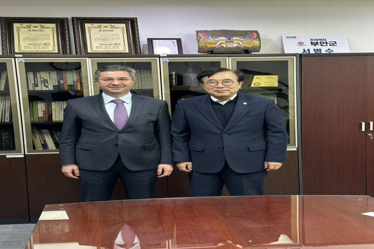 Səfiri Koreya-Azərbaycan parlamentlərarası dostluq qrupunun sədri ilə görüşüb