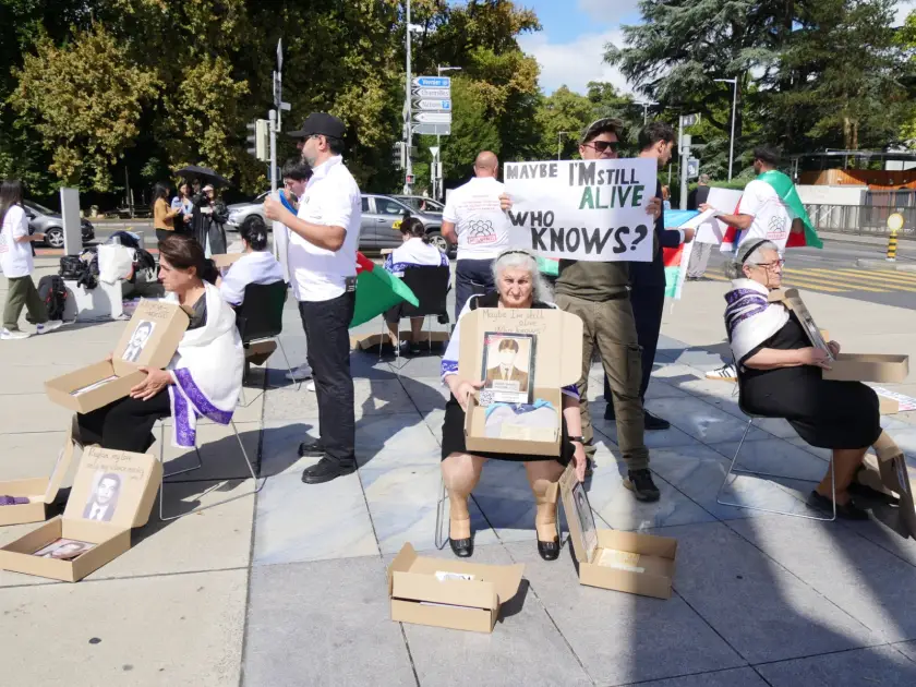 Azərbaycanlı itkinlərin ailə üzvləri BMT-nin Cenevrədəki ofisinin qarşısında aksiya keçiriblər