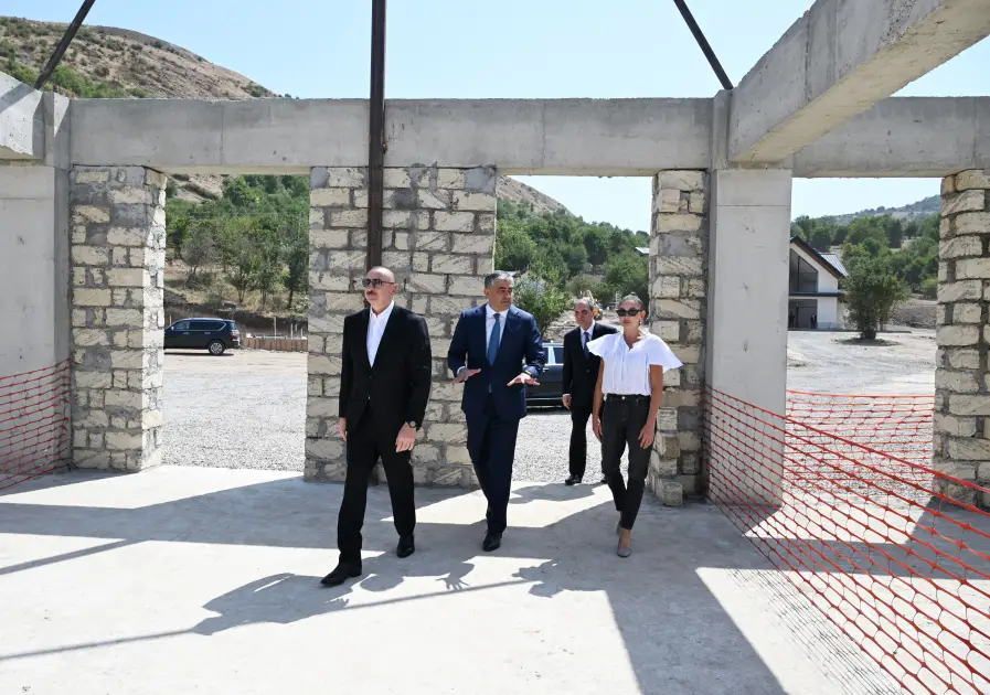 Preziden və birinci xanım “Hacıkənd” istirahət kompleksinin tikintisi ilə tanış olublar - YENİLƏNİB