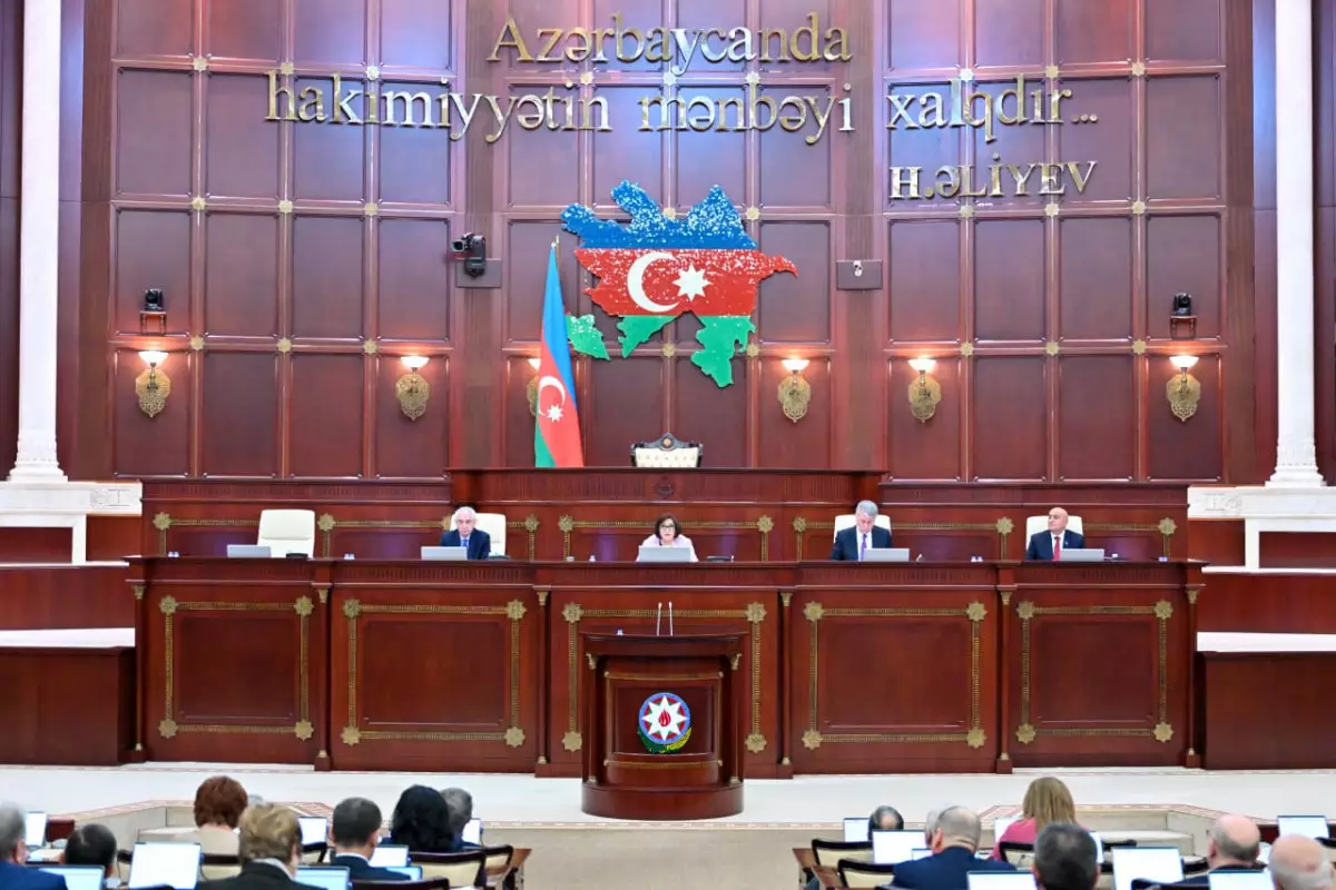 Milli Məclisin iclası başlayıb