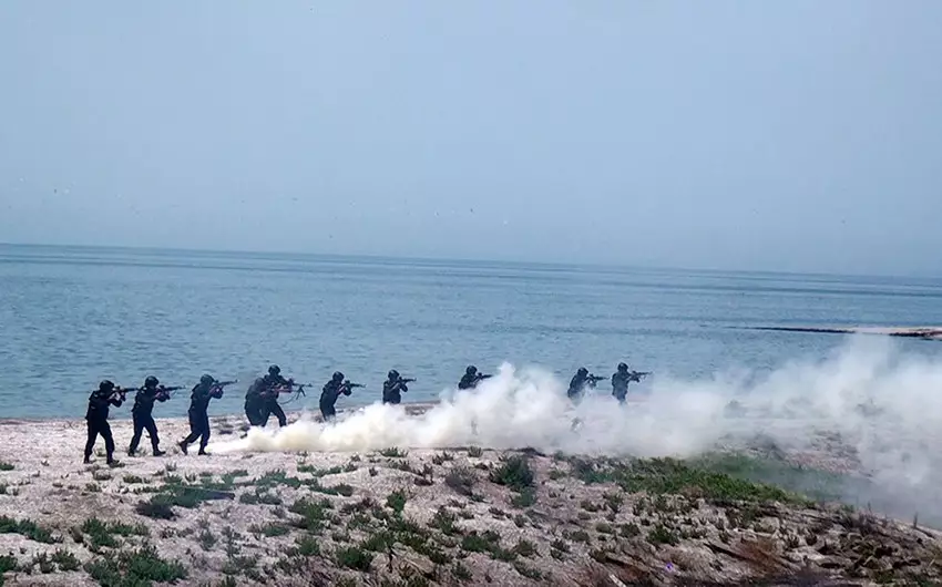 Xəzərdəki təlimlərində terrorçuların zərərsizləşdirilməsi tapşırıqları icra edilib