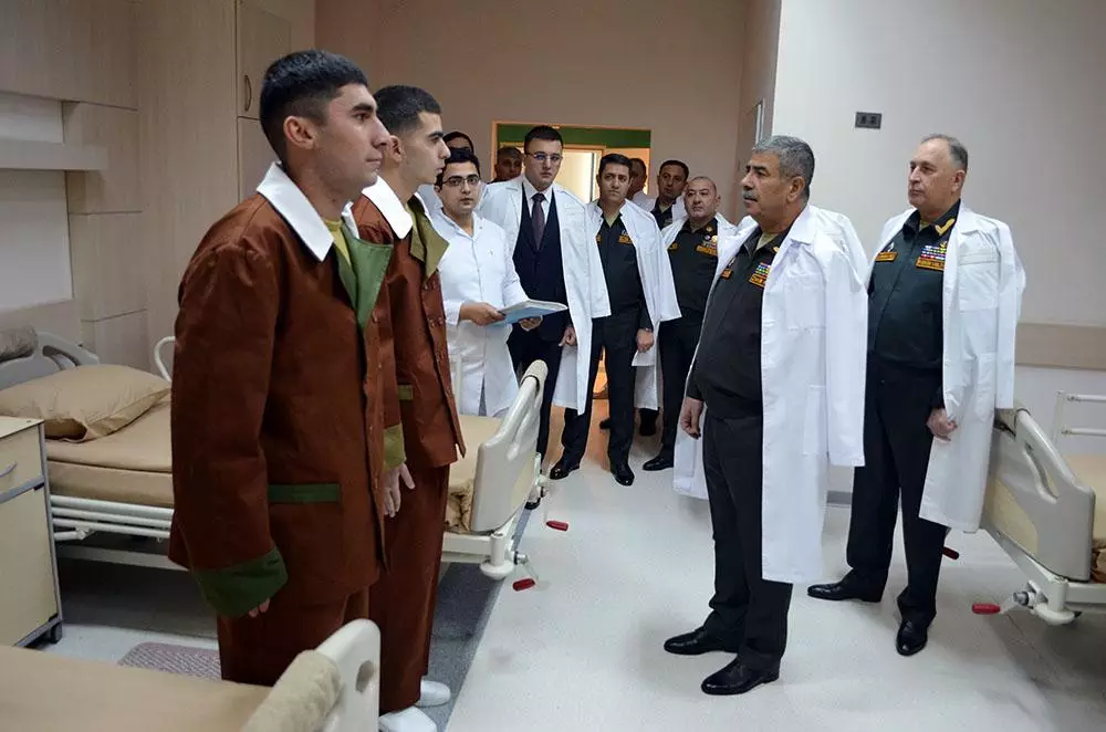 Zakir Həsənov hospitalı ziyarət edib, müalicə prosesi ilə maraqlanıb