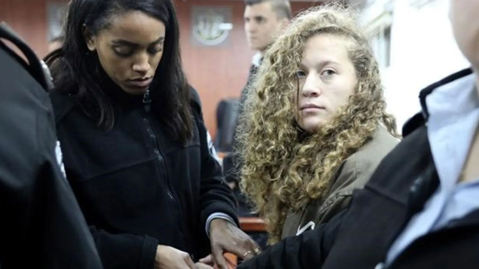 “Fələstinin cəsur qızı” kimi tanınan Ahid ət-Təmimi saxlanılıb