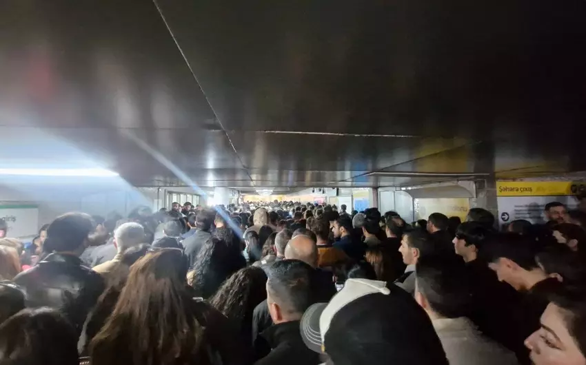 Metronun "Koroğlu" stansiyasında sərnişin sıxlığı yaranıb