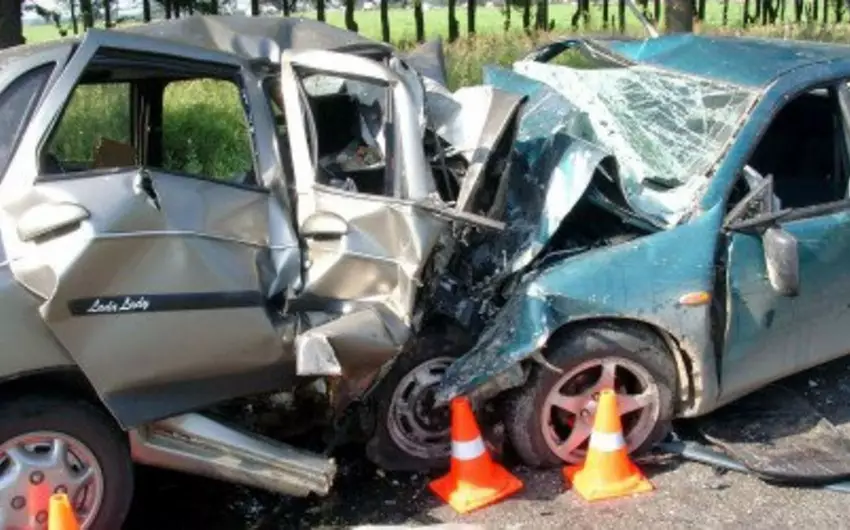 Tacikistanda iki avtomobil toqquşub, 11 nəfər ölüb, 4 nəfər yaralanıb