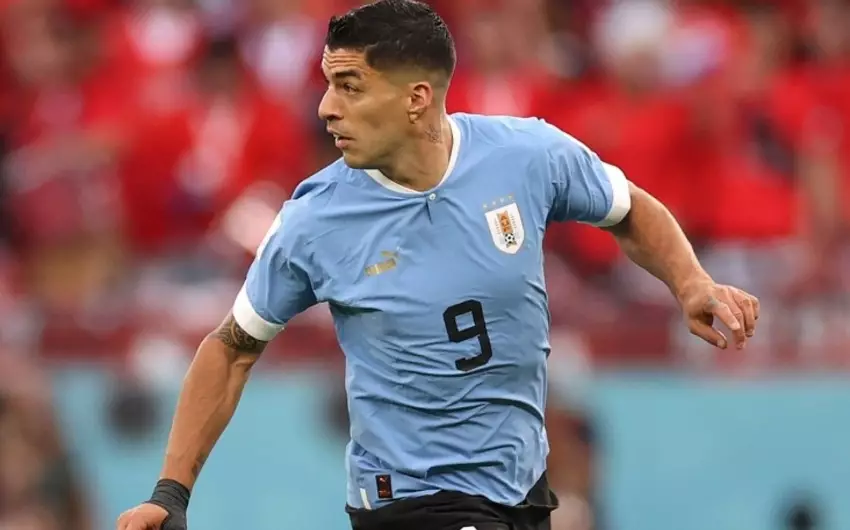 Luis Suares millidəki karyerasını başa vurub