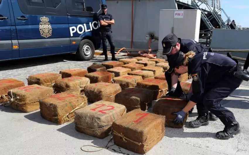 İspaniya polisi balıqçı gəmisindən bir ton kokain ələ keçirib