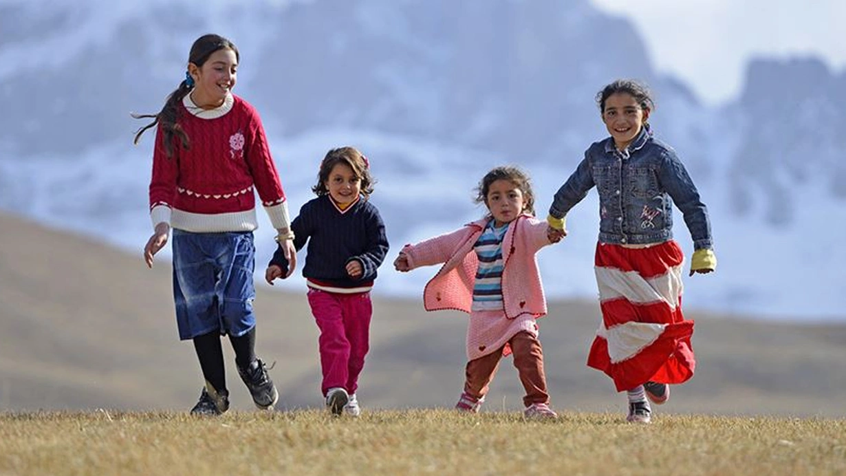 BMT dünya üzrə köçkün uşaqların sayını açıqlayıb
