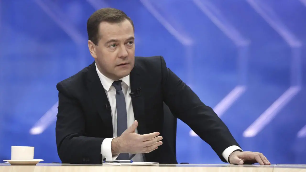 Medvedev: "Putini həbs etmək müharibə deməkdir"