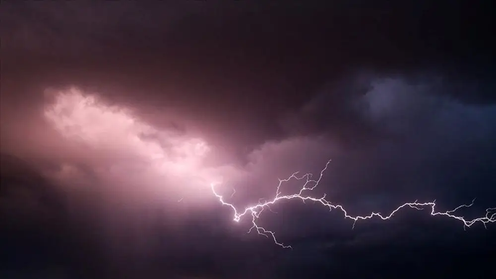 Niderlandın Sxiphol hava limanında fırtına səbəbindən onlarla reys təxirə salınıb