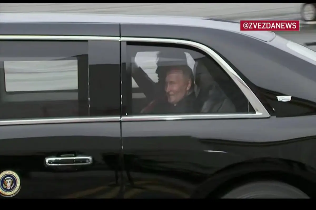 Tramp və Putin danışıqların aparılacağı yerə ABŞ prezidentinin avtomobili ilə yollanıblar
