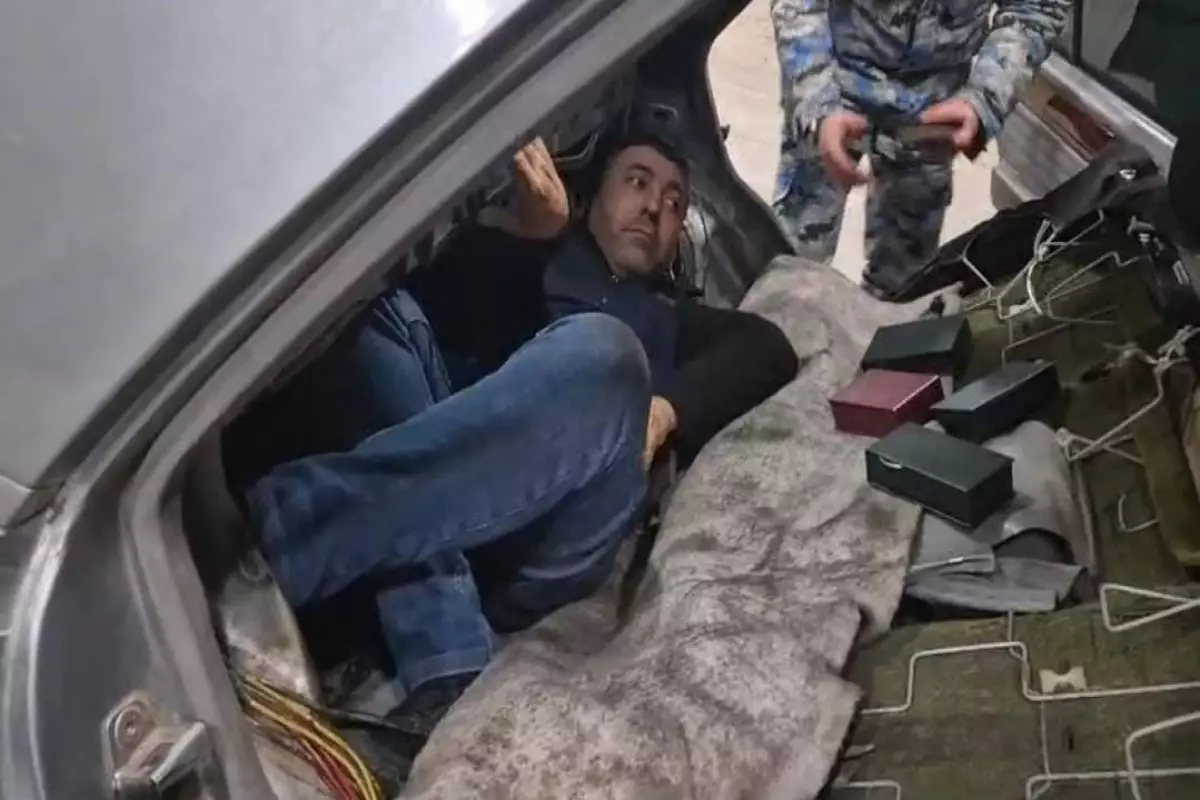 Avtomobilin saxlanc yerində Türkiyəyə qanunsuz keçməyə cəhd göstərən şəxs saxlanılıb