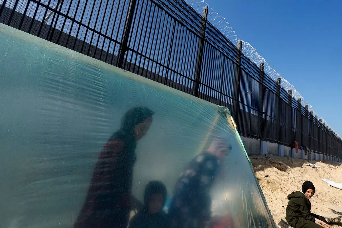 Misir Qəzza zolağının cənubunda divar tikməyə başlayıb