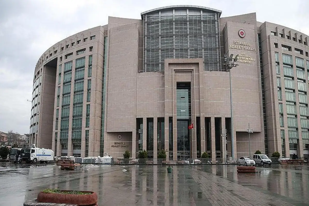İstanbulun Bayrampaşa Bələdiyyəsində axtarış aparılıb, 48 nəfər həbs edilib