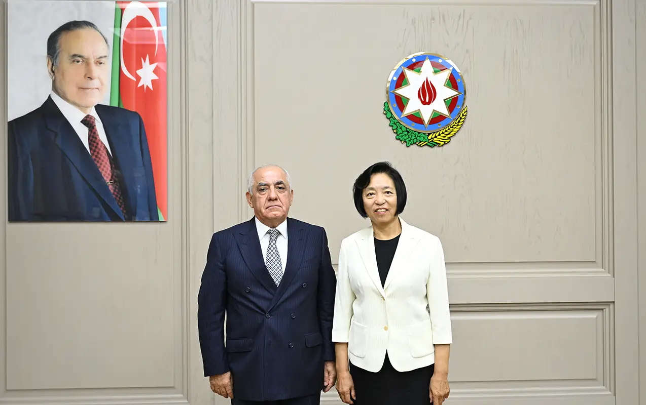 Əli Əsədov Su Hui ilə görüşüb