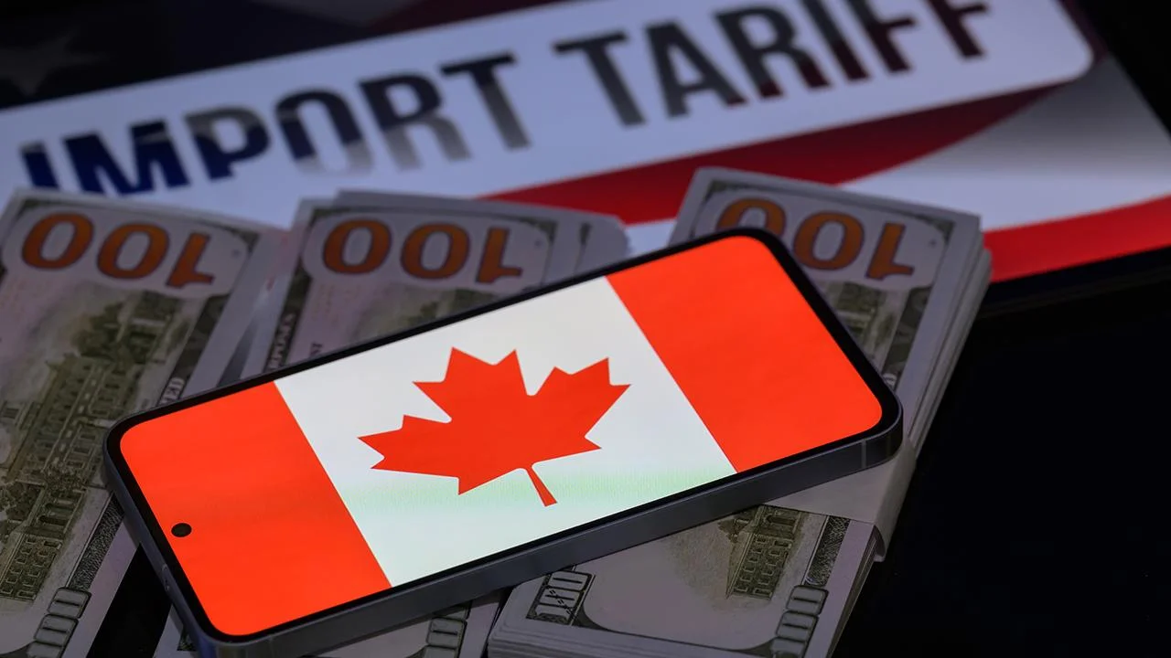 Tramp Kanada təyyarələri üçün ABŞ sertifikatını ləğv etdi