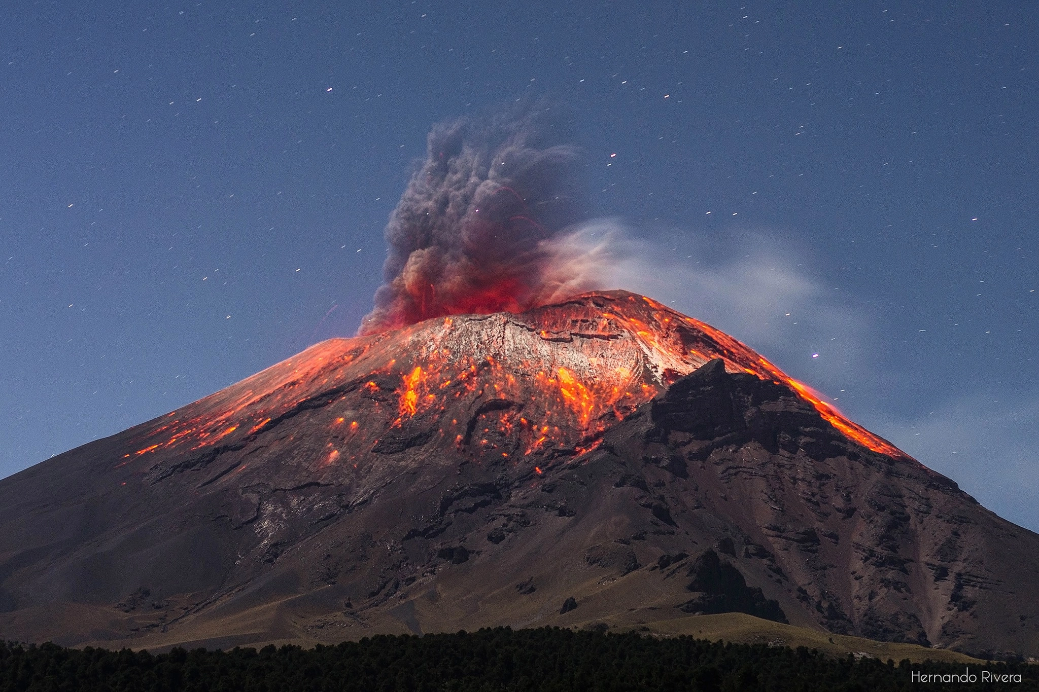Meksikada vulkan püskürüb