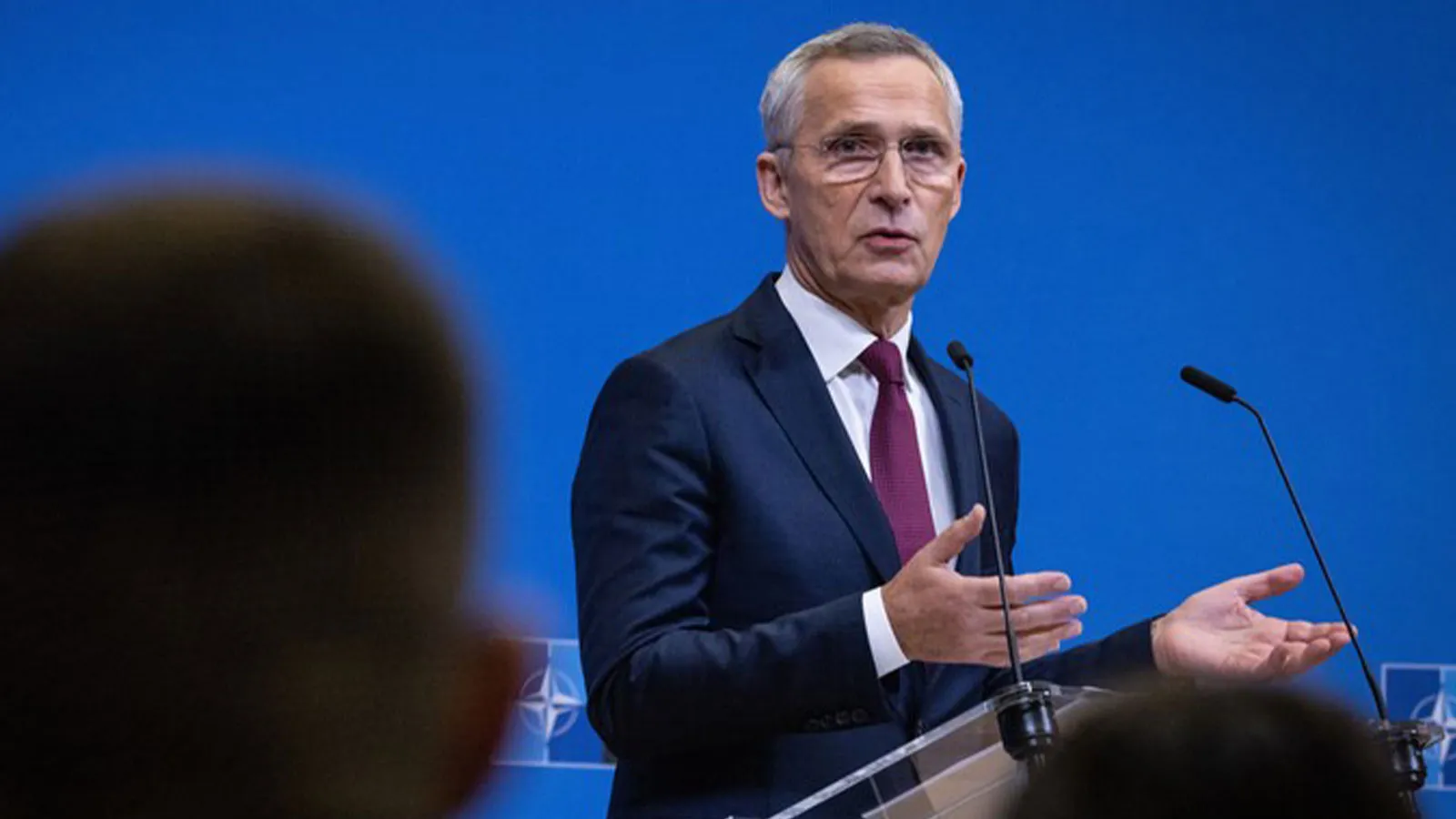 Stoltenberq: "Rusiya Çindən daha çox asılı vəziyyətə düşür"