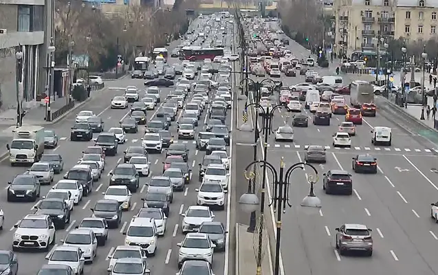 Bakının bir sıra yollarında tıxac yaranıb