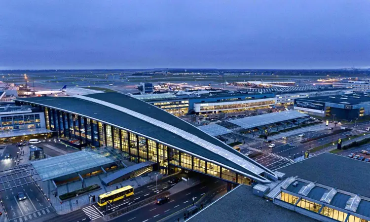 Kopenhagen Hava Limanı uçuşlara bağlanıb?