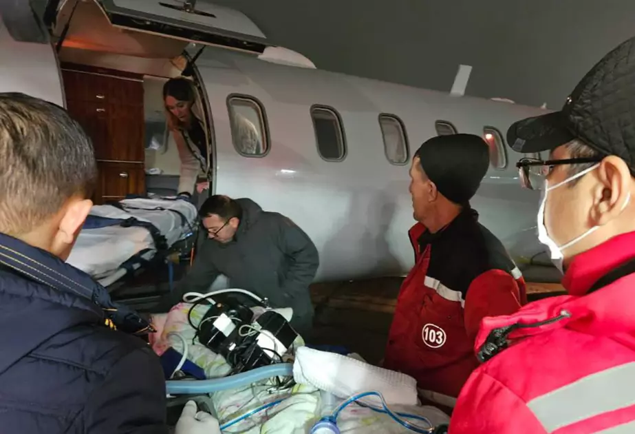 Təyyarə qəzasında xəsarət alan 3 yaralı Bakıda