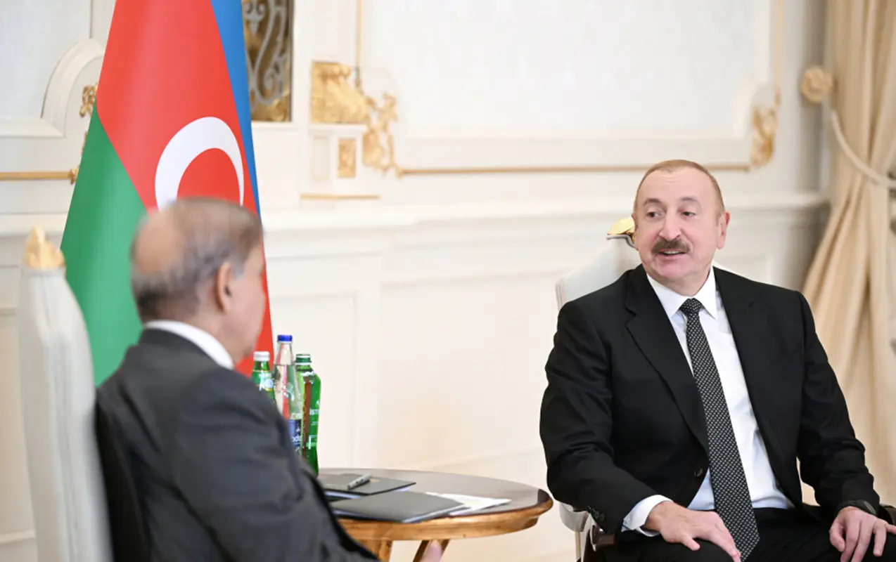 Prezident Şahbaz Şəriflə görüş keçirdi