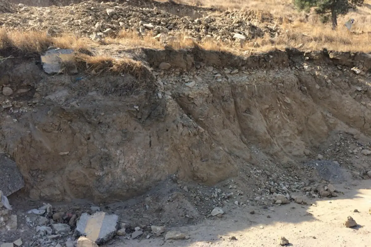 Balıq tutmağa gedənlər torpaq uçqununa düşdü