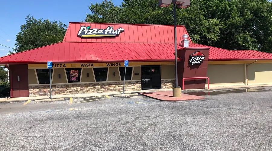 "Pizza Hut"ın 68 filialı bağlanacaq